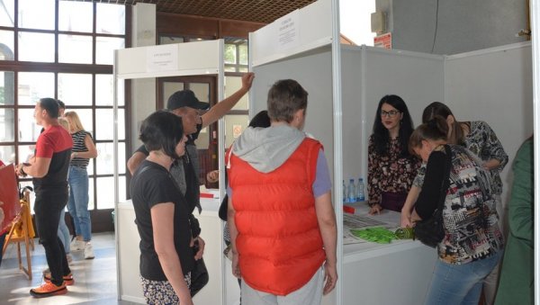 САЈАМ ЗАПОШЉАВАЊА У НЕГОТИНУ: Више од 300 незапослених конкурисали на 150 радних места код 20 послодаваца САЈАМ ЗАПОШЉАВАЊА У НЕГОТИНУ: Више од 300 незапослених конкурисали на 150 радних места код 20 послодаваца