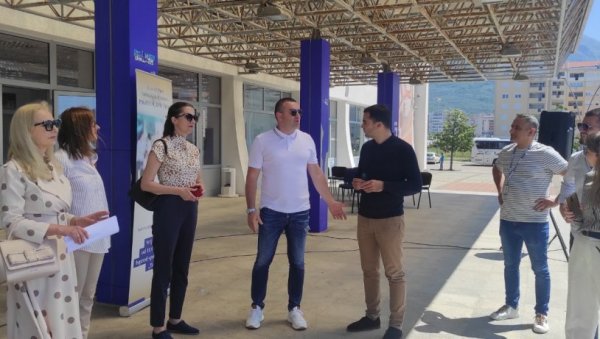 ПРВИ САЈАМ СЕЗОНСКОГ ЗАПОШЉАВАЊА: Плате и преко 800 евра, али радника фали (ФОТО) ПРВИ САЈАМ СЕЗОНСКОГ ЗАПОШЉАВАЊА: Плате и преко 800 евра, али радника фали (ФОТО)