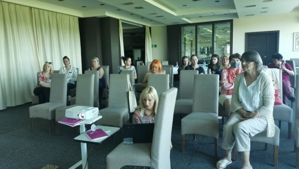 СУДОВИ ДОНЕЛИ ТРИ ПРАВОСНАЖНЕ ПРЕСУДЕ: 15 кривичних пријава за полно узнемиравање у Расинском округу СУДОВИ ДОНЕЛИ ТРИ ПРАВОСНАЖНЕ ПРЕСУДЕ: 15 кривичних пријава за полно узнемиравање у Расинском округу