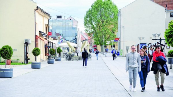 ОТЕРАЛИ СРБЕ, А САД БЕЖЕ И ХРВАТИ: Попис показао да је све мање наших сународника у Хрватској, али се смањује и укупан број грађана ОТЕРАЛИ СРБЕ, А САД БЕЖЕ И ХРВАТИ: Попис показао да је све мање наших сународника у Хрватској, али се смањује и укупан број грађана