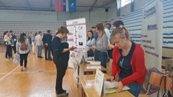 СЛОБОДНО 800 РАДНИХ МЕСТА: На Новосадском сајму запошљавања 1. новембра СЛОБОДНО 800 РАДНИХ МЕСТА: На Новосадском сајму запошљавања 1. новембра