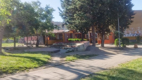 ОГЛАСИЛО СЕ МИНИСТАРСТВО ПРОСВЕТЕ О НОВИМ ДОЈАВАМА О БОМБАМА: Стигле су на мејл адресе 134 основне школе ОГЛАСИЛО СЕ МИНИСТАРСТВО ПРОСВЕТЕ О НОВИМ ДОЈАВАМА О БОМБАМА: Стигле су на мејл адресе 134 основне школе
