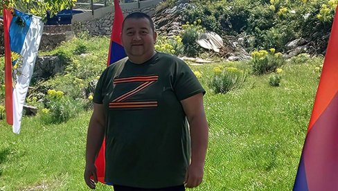 ODBORNIKA IZ TREBINJA PITALI ZAŠTO NOSI SLOVO „Z“: NJegov odgovor o supruzi postao viralan ODBORNIKA IZ TREBINJA PITALI ZAŠTO NOSI SLOVO „Z“: NJegov odgovor o supruzi postao viralan