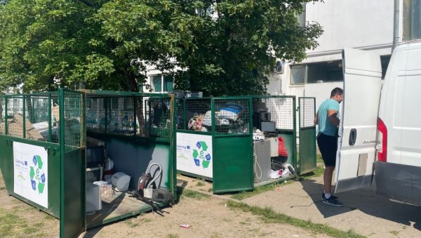 ПРИКУПЉАЊЕ ЕЛЕКТРОНСКОГ ОТПАДА У ОСНОВНИМ ШКОЛАМА: Акција Укључи се - Е Циклирај у Зрењанину (ФОТО) ПРИКУПЉАЊЕ ЕЛЕКТРОНСКОГ ОТПАДА У ОСНОВНИМ ШКОЛАМА: Акција Укључи се - Е Циклирај у Зрењанину (ФОТО)
