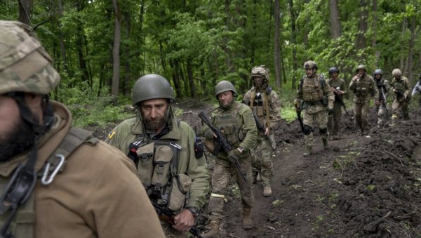 МАСОВНА ДЕЗЕРТЕРСТВА УКРАЈИНАЦА: Цела чета напустила ровове, пре њих 200 нациста Кракена одбило да оде у Донбас МАСОВНА ДЕЗЕРТЕРСТВА УКРАЈИНАЦА: Цела чета напустила ровове, пре њих 200 нациста Кракена одбило да оде у Донбас