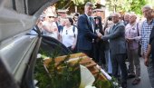 ТУЖАН ЈЕ БЕОГРАД, ЗБОГОМ МАТЕЈ: Весић упутио опроштајну поруку Сплићанину (ФОТО/ВИДЕО) ТУЖАН ЈЕ БЕОГРАД, ЗБОГОМ МАТЕЈ: Весић упутио опроштајну поруку Сплићанину (ФОТО/ВИДЕО)