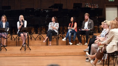 MUZIČKA ŠETNJA OKO PLANETE: Beogradska filharmonija najavila novu sezonu pod nazivom Na dobrom putu MUZIČKA ŠETNJA OKO PLANETE: Beogradska filharmonija najavila novu sezonu pod nazivom Na dobrom putu