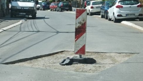 INSPEKCIJI PRIJAVLJENO 320 LOKACIJA: Posle intervencija, put kojima prolaze građevinske mašine investitori retko vraćaju u prvobitno stanje INSPEKCIJI PRIJAVLJENO 320 LOKACIJA: Posle intervencija, put kojima prolaze građevinske mašine investitori retko vraćaju u prvobitno stanje