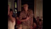НИКОЛА ЈОКИЋ УЖИВАО УЗ ТАМБУРАШЕ: Уз ову песму МВП ђуска у кафани! (ВИДЕО) НИКОЛА ЈОКИЋ УЖИВАО УЗ ТАМБУРАШЕ: Уз ову песму МВП ђуска у кафани! (ВИДЕО)
