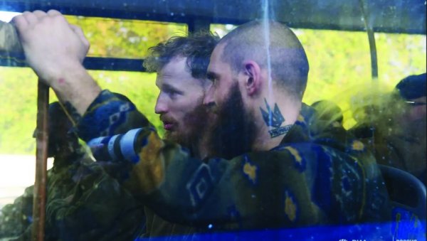 НЕОНАЦИСТИ УБИЈАЛИ ОД 2014: После предаје око 2.500 припадника батаљона Азов у Маријупољу Москва каже да су спремни дебели досијеи НЕОНАЦИСТИ УБИЈАЛИ ОД 2014: После предаје око 2.500 припадника батаљона Азов у Маријупољу Москва каже да су спремни дебели досијеи