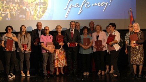 DAN GRADA ZVORNIKA: Zaslužni građani dobili povelje i medalje DAN GRADA ZVORNIKA: Zaslužni građani dobili povelje i medalje