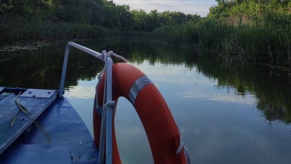 БРОД ПЛОВИ ЦАРСКОМ БАРОМ: Јединствен угођај и специфична авантура за туристе (ФОТО) БРОД ПЛОВИ ЦАРСКОМ БАРОМ: Јединствен угођај и специфична авантура за туристе (ФОТО)