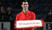 TORTA POSLE TRENINGA: Novak Đoković u Bulonjskoj šumi proslavio 35. rođendan (VIDEO) TORTA POSLE TRENINGA: Novak Đoković u Bulonjskoj šumi proslavio 35. rođendan (VIDEO)
