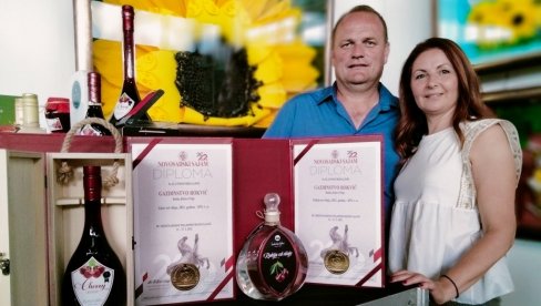 VEĆ PALE NAGRADE ZA VINA I RAKIJE: Tek otvoreni Poljoprivredni sajam u Novom Sadu beleži posetu kao u najboljim danima, finale u četvrtak VEĆ PALE NAGRADE ZA VINA I RAKIJE: Tek otvoreni Poljoprivredni sajam u Novom Sadu beleži posetu kao u najboljim danima, finale u četvrtak