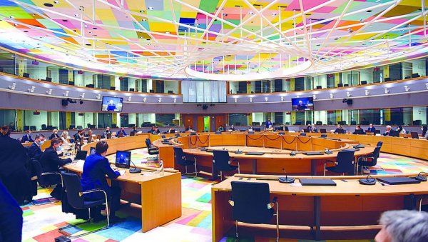 У ЧЕКАОНИЦИ ЕУ СВЕ ПЛИЋИ ФОНДОВИ ЗА НАШ РЕГИОН: Нови пројекат угрожава нападна великодушност ка земљама источног партнерства У ЧЕКАОНИЦИ ЕУ СВЕ ПЛИЋИ ФОНДОВИ ЗА НАШ РЕГИОН: Нови пројекат угрожава нападна великодушност ка земљама источног партнерства