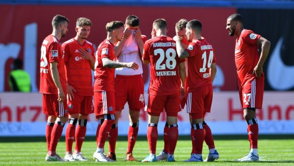ХАМБУРГ ЗАПАО У КРИЗУ: Фортуна засела на чело табеле ХАМБУРГ ЗАПАО У КРИЗУ: Фортуна засела на чело табеле