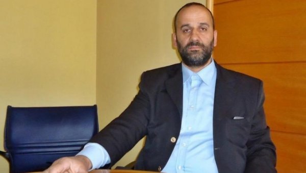 НОВОПЕЧЕНИ АЗОВЦИ-КОМИТИ ЗАБОРАВИШЕ ЛОВЋЕН Миљанић одговара Ранку Кривокапићу НОВОПЕЧЕНИ АЗОВЦИ-КОМИТИ ЗАБОРАВИШЕ ЛОВЋЕН Миљанић одговара Ранку Кривокапићу