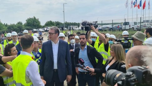 MORAMO DA RADIMO BRŽE Vučić: Što se tiče energetike, moraće da se donose strateške odluke MORAMO DA RADIMO BRŽE Vučić: Što se tiče energetike, moraće da se donose strateške odluke