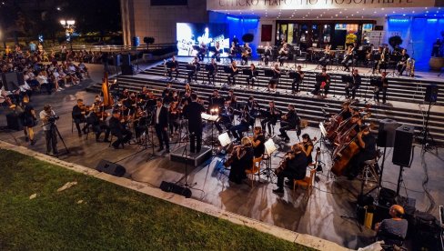 “KARMINA BURANA“ SPEKTAKL SA 400 IZVOĐAČA: Monumentalna scenska kantata Karla Orfa u sredu u Novom Sadu, u subotu u Beogradu “KARMINA BURANA“ SPEKTAKL SA 400 IZVOĐAČA: Monumentalna scenska kantata Karla Orfa u sredu u Novom Sadu, u subotu u Beogradu