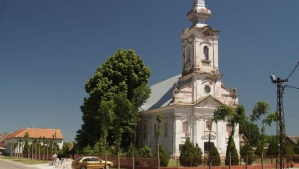 ХРАМ ДОБИЈА НОВУ ФАСАДУ: Почела реконструкција цркве у Банатској Паланци ХРАМ ДОБИЈА НОВУ ФАСАДУ: Почела реконструкција цркве у Банатској Паланци