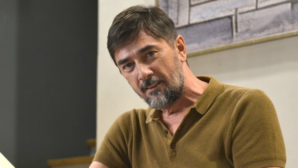 НИКАДА ВИЂЕНА ФОТОГРАФИЈА: Погледајте како је Војин Ћетковић изгледао као војник (ФОТО) НИКАДА ВИЂЕНА ФОТОГРАФИЈА: Погледајте како је Војин Ћетковић изгледао као војник (ФОТО)