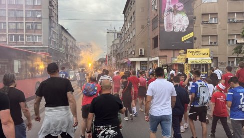 NIŠ JE RADNIČKI! Meraklije i fudbaleri zapalili Niš, ovako se slavi Evropa! (FOTO/VIDEO)