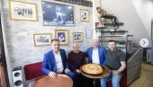 NIJE ODOLEO MANTIJAMA: Nenad Popović u Novom Pazaru degustirao tradicionalno jelo NIJE ODOLEO MANTIJAMA: Nenad Popović u Novom Pazaru degustirao tradicionalno jelo