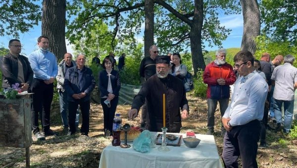 ЗВОНА И БЕЗ КТИТОРА: Најављен наставак изградње манастира на брду Ђуровача, изнад Трстеника ЗВОНА И БЕЗ КТИТОРА: Најављен наставак изградње манастира на брду Ђуровача, изнад Трстеника