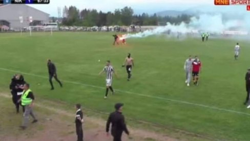NAVIJAČI TUKLI FUDBALERE NIKŠIĆA; Haos u Rožajama, prekinuta utakmica Ibar- OFK Nikšić NAVIJAČI TUKLI FUDBALERE NIKŠIĆA; Haos u Rožajama, prekinuta utakmica Ibar- OFK Nikšić