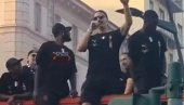 A BEZ NADE NIŠTA... Zlatan Ibrahimović pustio omiljenu pesmu, pa vređao Turčina (VIDEO) A BEZ NADE NIŠTA... Zlatan Ibrahimović pustio omiljenu pesmu, pa vređao Turčina (VIDEO)