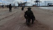 RUSKI SAPERI U AKCIJI: Ministarstvo odbrane objavilo snimak iz Marijupolja (VIDEO) RUSKI SAPERI U AKCIJI: Ministarstvo odbrane objavilo snimak iz Marijupolja (VIDEO)