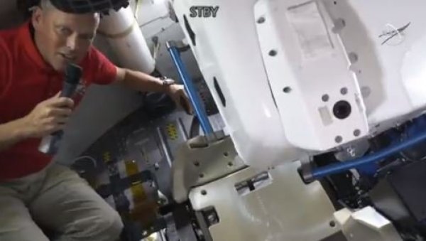 ЗАВИРИТЕ У СТАРЛАЈНЕР: Астронаут показао како изгледа унутрашњост нове свемирске летелице (ВИДЕО) ЗАВИРИТЕ У СТАРЛАЈНЕР: Астронаут показао како изгледа унутрашњост нове свемирске летелице (ВИДЕО)