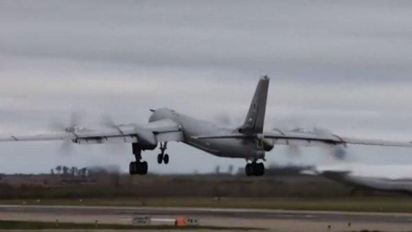 РУСКИ И КИНЕСКИ БОМБАРДЕРИ ИСПРАТИЛИ БАЈДЕНА: Летели поред Јапана за време посете председника САД (ВИДЕО) РУСКИ И КИНЕСКИ БОМБАРДЕРИ ИСПРАТИЛИ БАЈДЕНА: Летели поред Јапана за време посете председника САД (ВИДЕО)