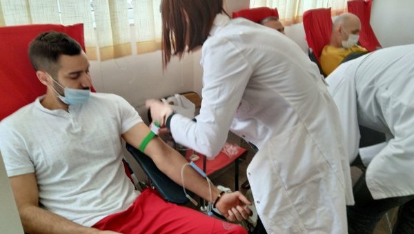 КРВ ДАЛО ПРЕКО 50 ДАВАЛАЦА: У Пироту организована још једна акција добровољног давања драгоцене течности КРВ ДАЛО ПРЕКО 50 ДАВАЛАЦА: У Пироту организована још једна акција добровољног давања драгоцене течности