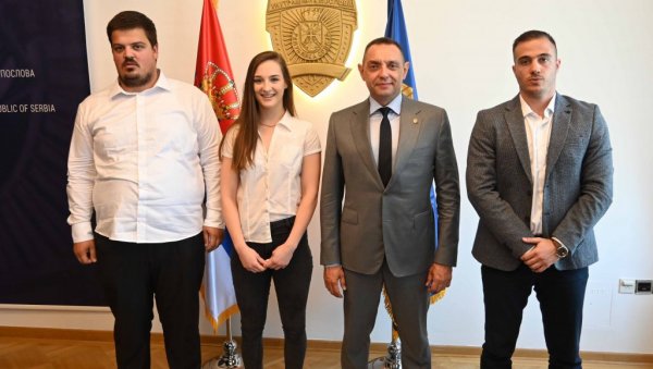 ВУЛИН СА ДЕЛЕГАЦИЈОМ СТУДЕНТСКОГ ПАРЛАМЕНТА: У Министарству унутрашњих послова увек ћете наћи и помоћ и подршку, као и у својој држави ВУЛИН СА ДЕЛЕГАЦИЈОМ СТУДЕНТСКОГ ПАРЛАМЕНТА: У Министарству унутрашњих послова увек ћете наћи и помоћ и подршку, као и у својој држави