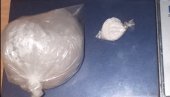 DROGU BACIO KROZ PROZOR: Kraljevačka policija uhapsila dilera DROGU BACIO KROZ PROZOR: Kraljevačka policija uhapsila dilera