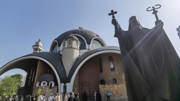 МАКЕДОНЦИ ЋЕ ЈОШ ЧЕКАТИ ТОМОС: Упркос благослову СПЦ, аутокефалност цркве у Скопљу тек треба да прође црквеноправно решето МАКЕДОНЦИ ЋЕ ЈОШ ЧЕКАТИ ТОМОС: Упркос благослову СПЦ, аутокефалност цркве у Скопљу тек треба да прође црквеноправно решето