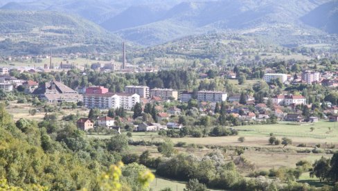 U DRVARU VETAR NOSIO KROVOVE SA KUĆA: Velika šteta u većinski srpskoj opštini u Federaciji BiH U DRVARU VETAR NOSIO KROVOVE SA KUĆA: Velika šteta u većinski srpskoj opštini u Federaciji BiH
