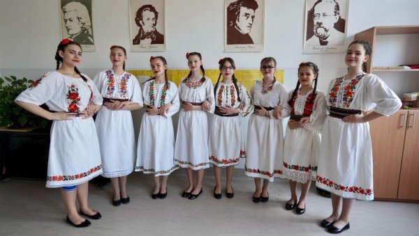 ГРИВНА УЗЕЛА АПСОЛУТНИХ 100: Етно-група из Кладова ниже успехе и у међународној конкуренцији ГРИВНА УЗЕЛА АПСОЛУТНИХ 100: Етно-група из Кладова ниже успехе и у међународној конкуренцији
