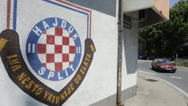 НАВИЈАЧИ ХАЈДУКА ИЗ СПЛИТА ИПАК НА МАРАКАНИ?! ЕВО И КОЛИКО ЊИХ! Најновије вести из Хрватске пред меч Црвена звезда - Бенфика у Лиги шампиона НАВИЈАЧИ ХАЈДУКА ИЗ СПЛИТА ИПАК НА МАРАКАНИ?! ЕВО И КОЛИКО ЊИХ! Најновије вести из Хрватске пред меч Црвена звезда - Бенфика у Лиги шампиона