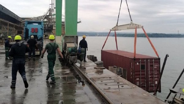 У ЛУЦИ ПРАХОВО ЗАПЛЕЊЕНО 50 ТОНА ЦИГАРЕТА: Највећа заплена у историји царинске службе У ЛУЦИ ПРАХОВО ЗАПЛЕЊЕНО 50 ТОНА ЦИГАРЕТА: Највећа заплена у историји царинске службе