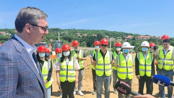 ВУЧИЋ ОБИШАО РАДОВЕ НА ОБИЛАЗНИЦИ КОД БУБАЊ ПОТОКА: Ово је жила куцавица не само за Београд, већ и за Србију (ФОТО/ВИДЕО) ВУЧИЋ ОБИШАО РАДОВЕ НА ОБИЛАЗНИЦИ КОД БУБАЊ ПОТОКА: Ово је жила куцавица не само за Београд, већ и за Србију (ФОТО/ВИДЕО)