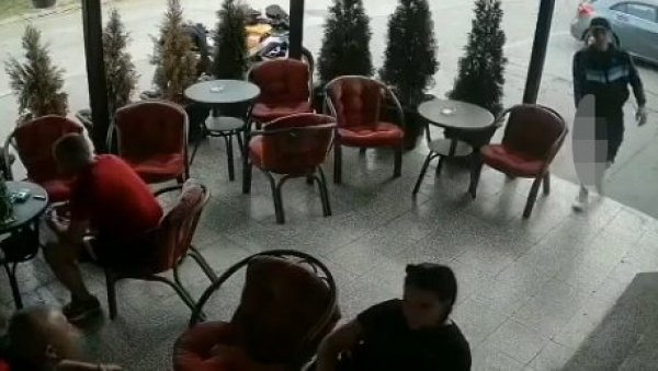 МАЈКА ЗОРАНА КОЈИ ЈЕ БАЦИО БОМБУ НА КАФИЋ: Мог сина су малтретирали још од средње школе МАЈКА ЗОРАНА КОЈИ ЈЕ БАЦИО БОМБУ НА КАФИЋ: Мог сина су малтретирали још од средње школе