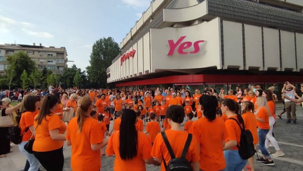 ОКО 200 МАЛИШАНА ПЛЕСАЛО ЗАЈЕДНО У ШАМЦУ ОКО 200 МАЛИШАНА ПЛЕСАЛО ЗАЈЕДНО У ШАМЦУ