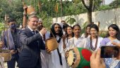 БАУЛ ПЛЕС ЗА СЕЛАКОВИЋА: Незаборавна посета шефа дипломатије Бангладешу БАУЛ ПЛЕС ЗА СЕЛАКОВИЋА: Незаборавна посета шефа дипломатије Бангладешу