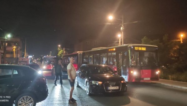 ТУЖИЛАШТВО ПОКРЕНУЛО ПОСТУПАК ЗБОГ НАПАДА НА НОВИНАРКУ НОВОСТИ: Насилница ошамарила и чупала Маријану Кутлачу (ФОТО/ВИДЕО) ТУЖИЛАШТВО ПОКРЕНУЛО ПОСТУПАК ЗБОГ НАПАДА НА НОВИНАРКУ НОВОСТИ: Насилница ошамарила и чупала Маријану Кутлачу (ФОТО/ВИДЕО)