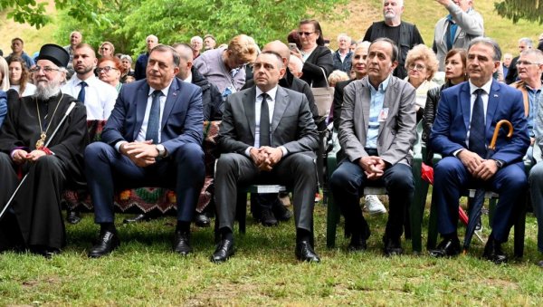 ВРЕМЕ ДА СЕ СРБИ УЈЕДИНЕ: Поруке са скупа Свесрпски сабор Крушедолска звона 2022 ВРЕМЕ ДА СЕ СРБИ УЈЕДИНЕ: Поруке са скупа Свесрпски сабор Крушедолска звона 2022