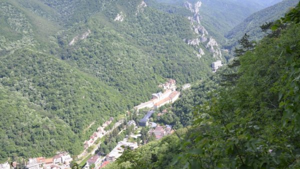 НА ДОМОГЛЕД СЕ ХОДОЧАСТИ ЈЕР ОН ГЛЕДА НА СРБИЈУ: Репортер Новости у Румунији у потрази за заборављеним Србима са јужних Карпата НА ДОМОГЛЕД СЕ ХОДОЧАСТИ ЈЕР ОН ГЛЕДА НА СРБИЈУ: Репортер Новости у Румунији у потрази за заборављеним Србима са јужних Карпата
