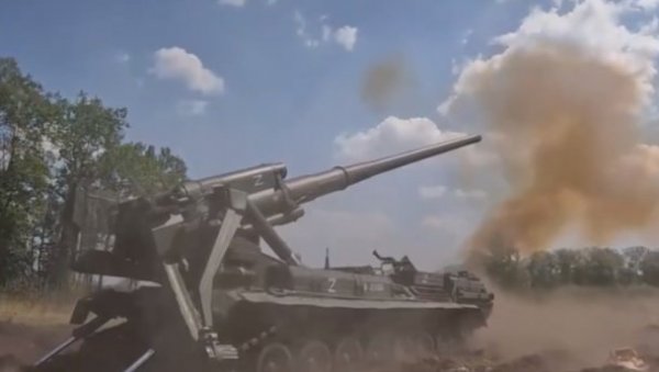 МАЛКА УНИШТАВА УКРАЈИНСКЕ ПОЛОЖАЈЕ: Руско министарство потврдило употребу хаубица велике разорне моћи МАЛКА УНИШТАВА УКРАЈИНСКЕ ПОЛОЖАЈЕ: Руско министарство потврдило употребу хаубица велике разорне моћи