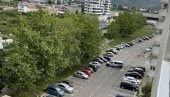 ВИШЕЧАСОВНА ДРАМА У БАРУ: Полиција блокирала део улице због кофера (ФОТО) ВИШЕЧАСОВНА ДРАМА У БАРУ: Полиција блокирала део улице због кофера (ФОТО)